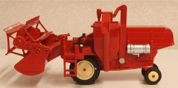 Oxford Diecast 76CHV001  Combine Harvester Red