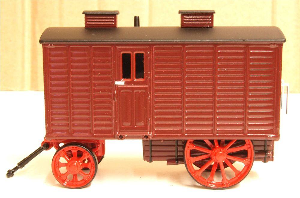  Oxford Diecast 76LW001  Living Wagon Maroon Red