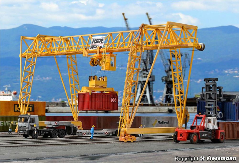 Kibri 38530  DEMAG Container Crane Kit 'HO'