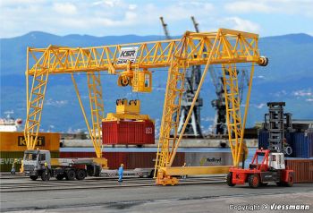 Kibri 38530  DEMAG Container Crane Kit 'HO'
