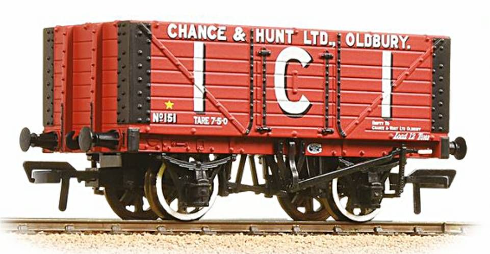  Bachmann 37-115  7 Plank wagon 'I.C.I Chance & Hunt Ltd'