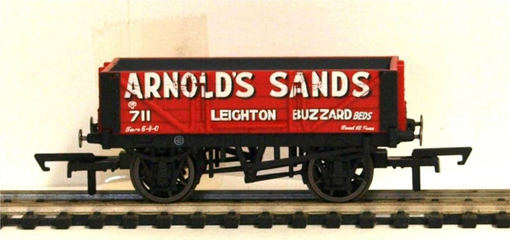  Hornby R6862  4 Plank wagon 'Arnold Sands' 711