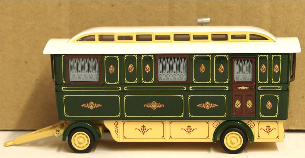   Oxford Diecast 76SCV002  Showmans Caravan Green