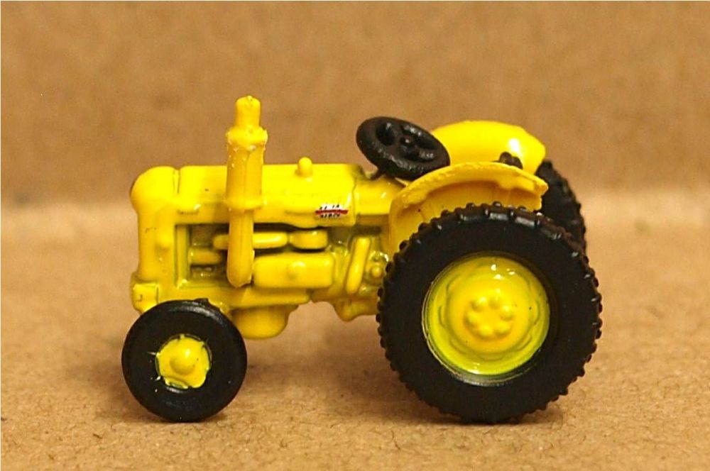  Oxford Diecast NTRAC003   Yellow Fordson Tractor - 1:148 Scale