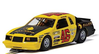 Scalextric C4088  Ford Thunderbird - Black/Yellow 1:32