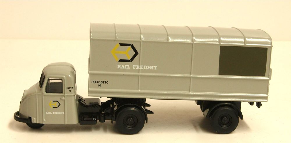 Oxford Diecast 76RAB003  Railfreight Scammell Scarab Van & Trailer