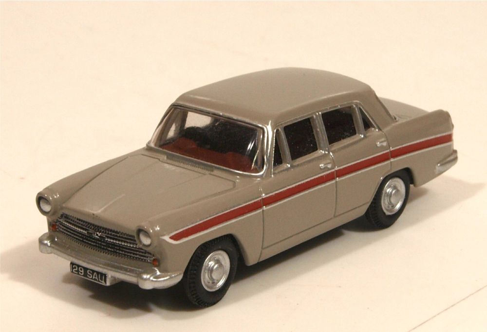     Oxford Diecast 76ACF002  Austin Cambridge Armadillo Beige _Red