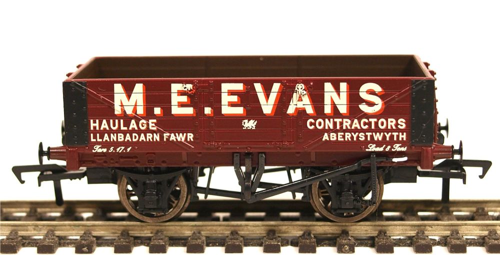 Bachmann 37-2017K  5 Plank Wagon 'M E Evans' Aberystwyth 47.