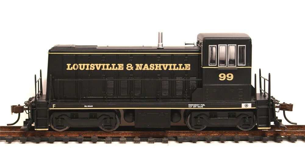 Bachmann 60604  General Electric 70-ton Switcher (Louisville Nashville) (DC