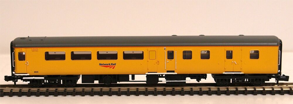 Graham Farish 374-695  BR Mk2F BSO Brake Second Open Network Rail Yellow