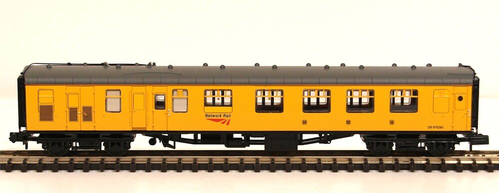 Graham Farish 374-089  BR Mk1 BCK Brake Composite Corridor Network Rail Yel