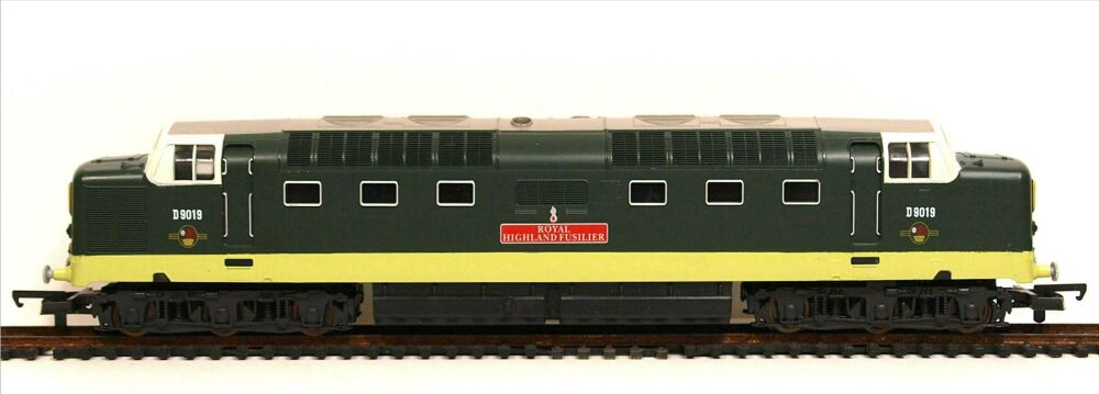 Lima 204743-SU  BR Class 55 Co-Co Diesel 'Royal Highland Fusilier' (MR & ME