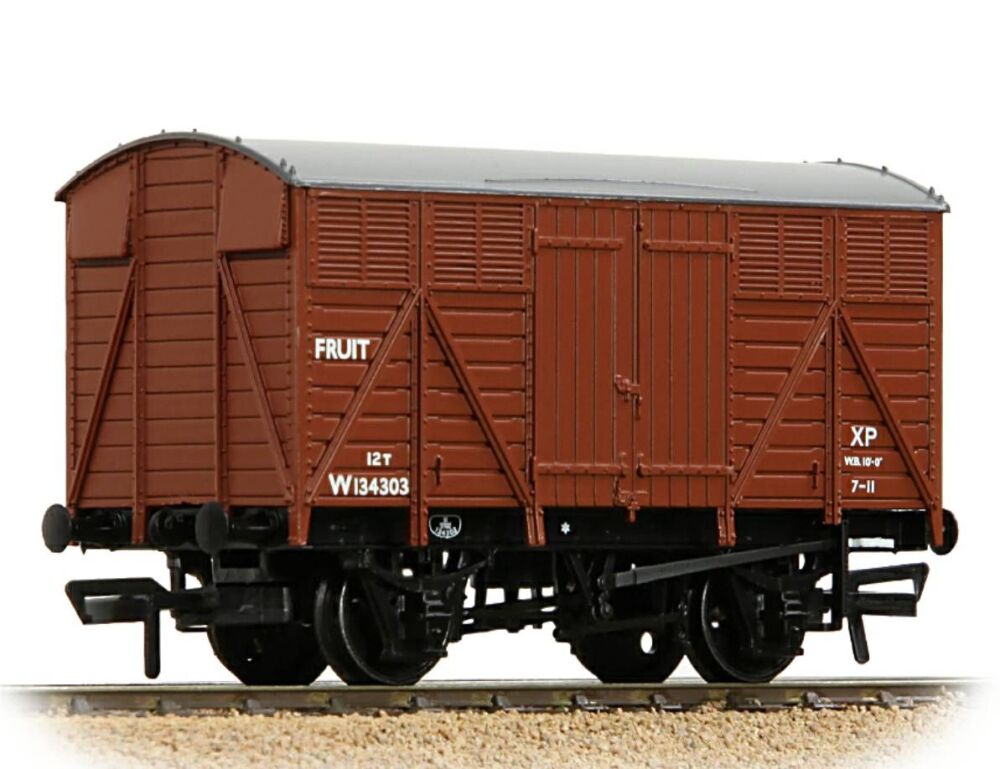 Bachmann 37-754F  GWR 12T Fruit Van BR Bauxite (Early)