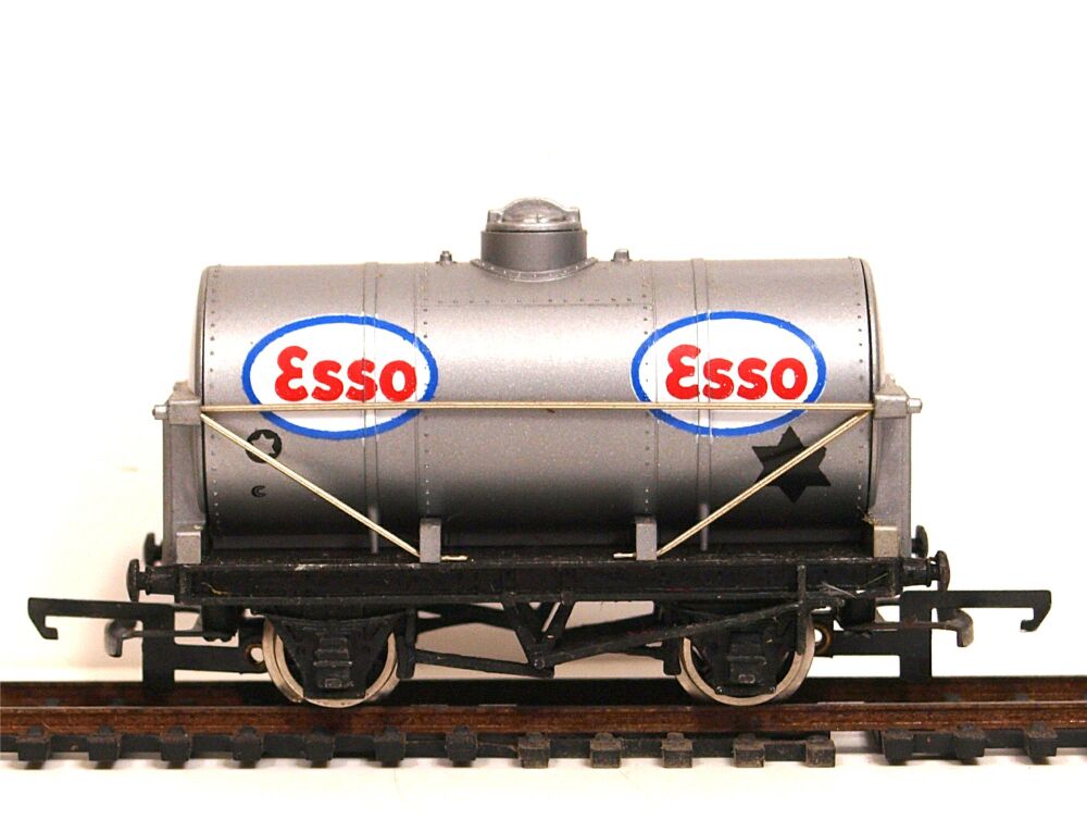 Wrenn W5042-SU  Petrol Tank Wagon 'Esso' (1:76)