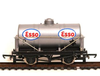 Wrenn W5042-SU  Petrol Tank Wagon 'Esso' (1:76)