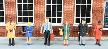 Bachmann USA 33120  Standing Office Workers (HO)