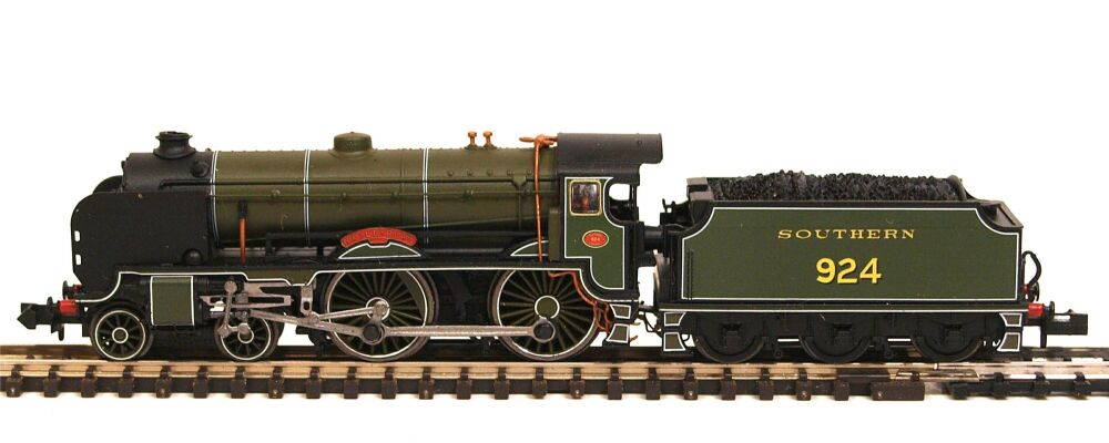 Dapol 2S-002-009-SU  SR Schools class loco 'Haileybury' (N scale)