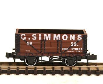 Peco NR-P920-SU  7 Plank Coal Wagon 'G Simmons' (N scale)