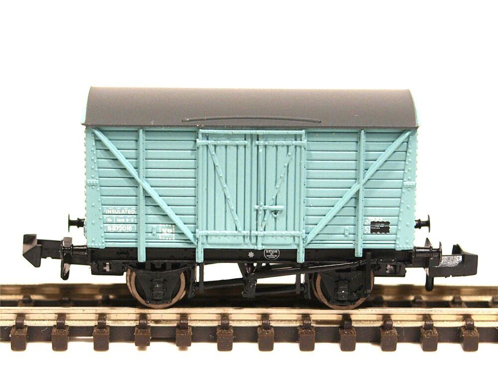 Graham Farish 373-727A-SU  BR 10T Insulated Van (Planked) (N scale)