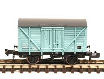 Graham Farish 373-727A-SU  BR 10T Insulated Van (Planked) (N scale)