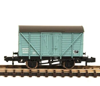 Graham Farish 373-727-SU  BR 10T Insulated Van (Planked) (N scale)