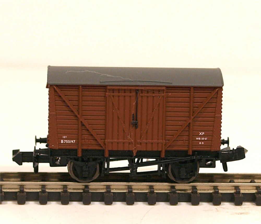 Graham Farish 373-700A-SU  BR 12T Single Vent Van ( Planked) (N scale)