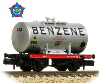 Graham Farish 378-000  14T Anchor-Mounted Tank Wagon 'Benzene' Silver