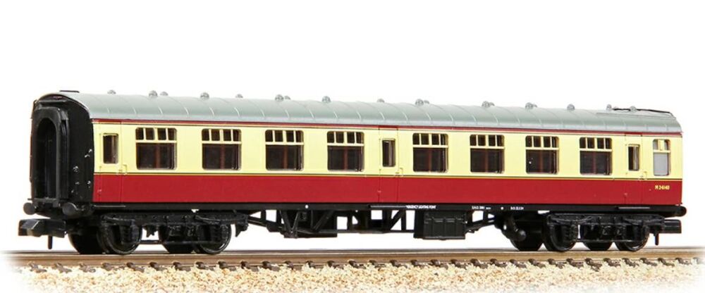 Graham Farish 374-060F  BR Mk1 SK Second Corridor BR Crimson & Cream