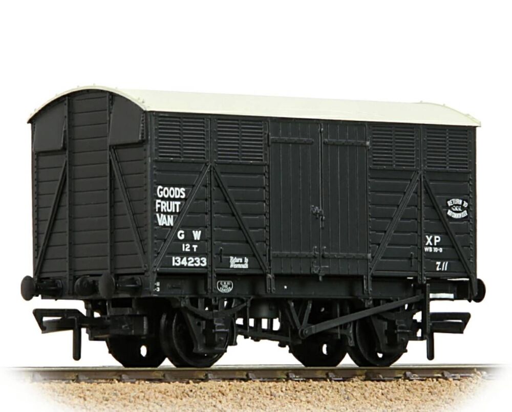 Bachmann 37-751F  GWR 12T Fruit Van GWR Grey