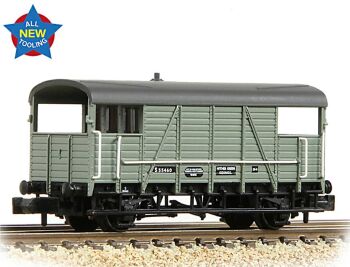 Graham Farish 378-027A  SE&CR 25T 'Dance Hall' Brake Van SR Brown