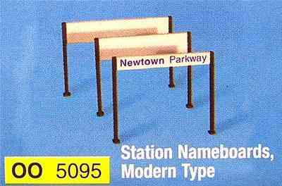 5095  Station nameboards  (modern)