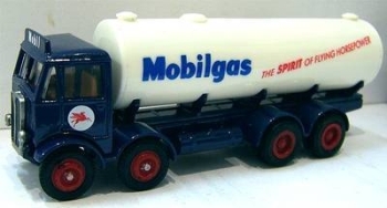 EFE 10604  AEC Mammoth 4axle Tanker 'Mobilgas' (1:76)