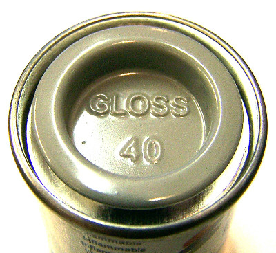 40  Humbrol (Gloss) Enamel    Pale Grey AA0432