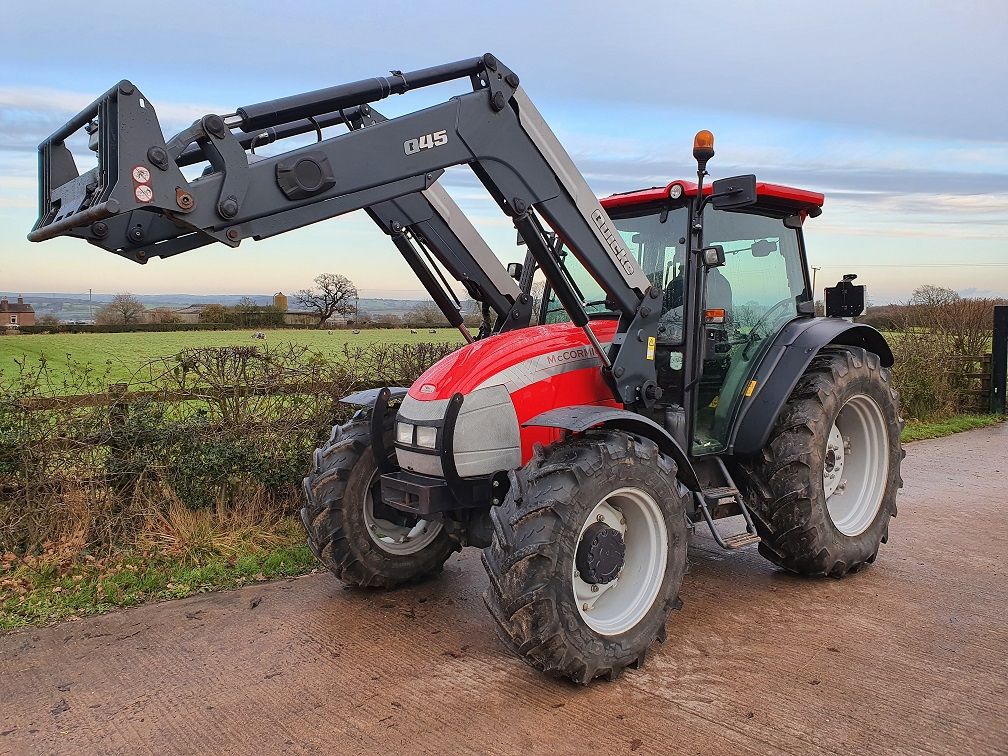 0120: McCormick C85 Max c/w Quickie Q45 Loader Only 2322 Hours !!