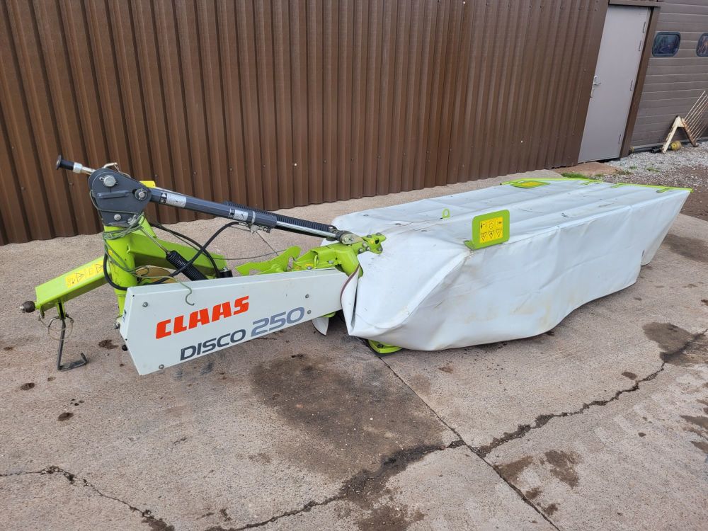 0610: Claas Disco 250 Mounted Plain Disc Mower. Year 2018. 2.35 Metre Cut, In Excellent Condition £4,800 Plus Vat