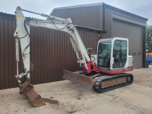 0035: Takeuchi TB175 7.5 Ton Digger. Approx. Yr 2001, 7672 Hours, Rubber Tracks, Blade, c/w 3 x Buckets. £14,500 Plus Vat.