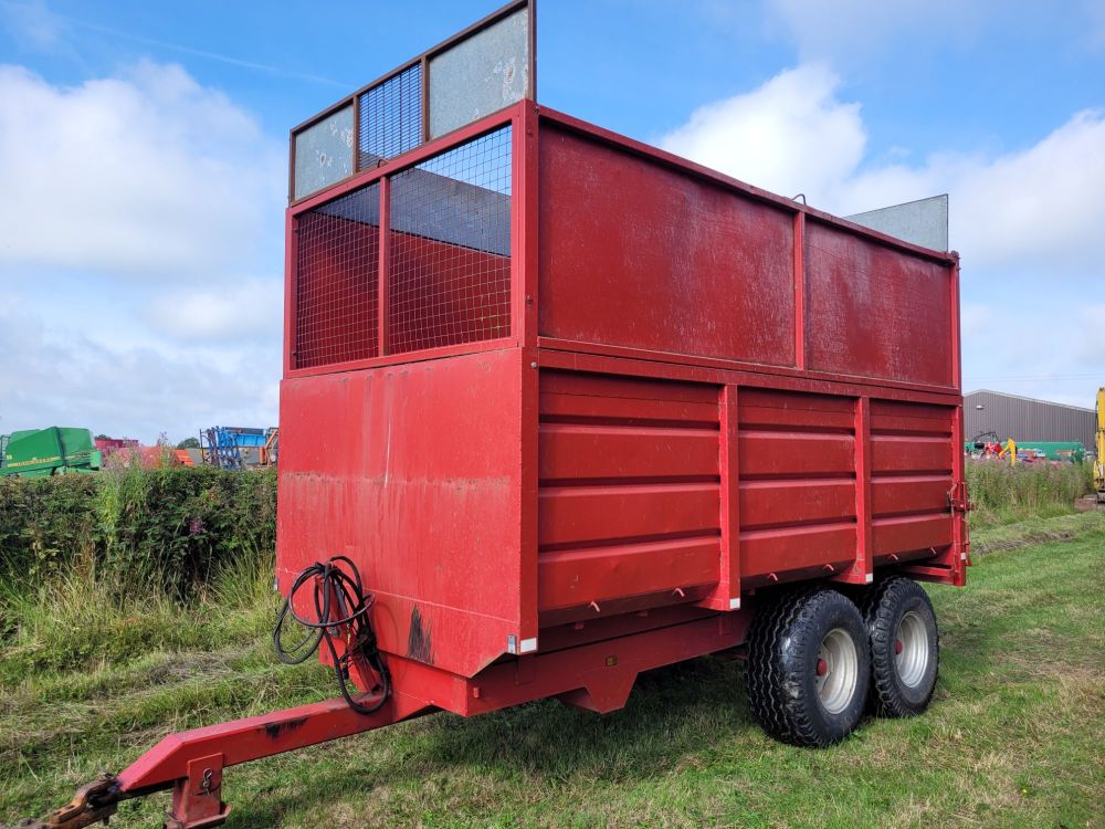 0970: Redrock 8 Ton Tandem Axle Silage / Grain Trailer. Removable 10 Ton Capacity High Silage Sides.  15-0/70-18 6 Stud Flotations. £4,200 Plus VAT