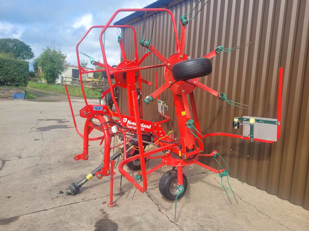 0640: Kverneland Taarup 8452 4 Rota Hydraulic Folding Tedder, Year 2014, Hydraulic Headland Steering, LED Lights, Excellent Condition. £4,250 Plus Vat