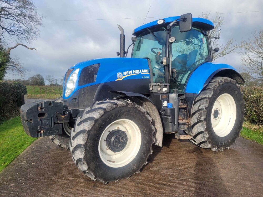 0109: New Holland T7.200 Power Command, Year 2016, 8,777 Hours, Cab & Axle Suspension, Front Weights, Air Brakes, £34,000 Plus Vat