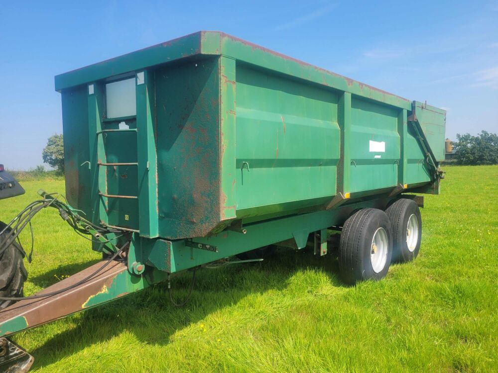 7005: SOLD. Richard Western 12 Ton Tandem Axle Grain Trailer.  Year 2000, Hydraulic Tailgate c/w Chute, Sprung Drawbar, Rear Tow Hitch, £ SOLD.