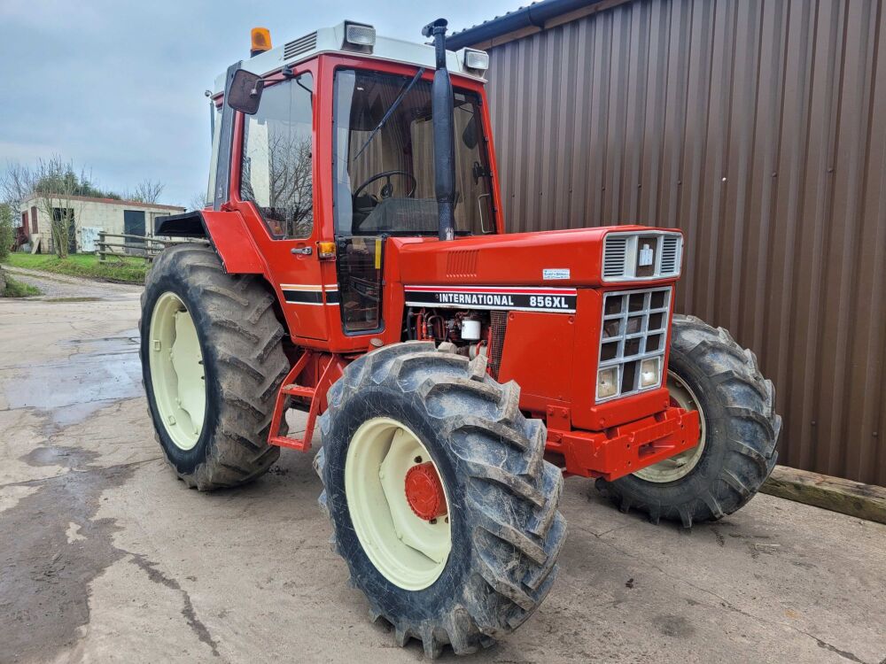 0118: International 856XL 4wd Tractor. 1985 B reg, Showing 8989 Hours. 85 Horse Power. Starts & Runs Very Well. Strong Usable Classic £8,250 Plus Vat