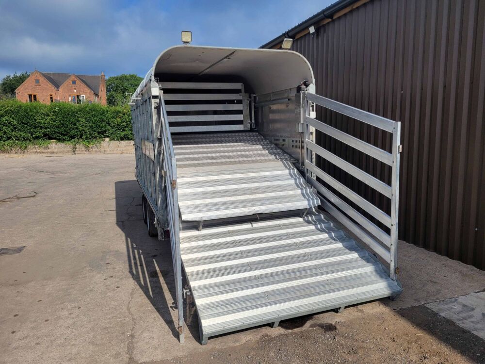 Graham Edwards Stock trailer 3