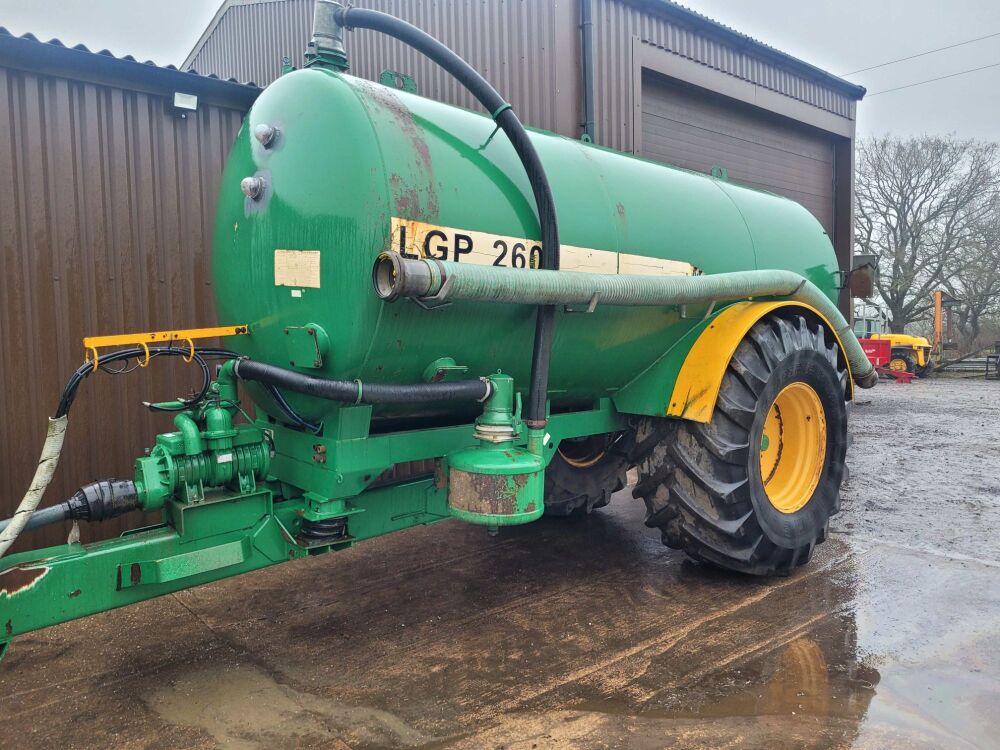 0487: Major 2600 Gall Slurry Tanker. Year 2007, Sprung Drawbar, Hyd Change Over, Mich 800/65 R32 Tyres, &pound;6,800 Plus Vat