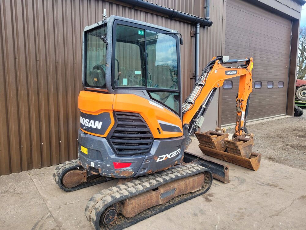Doosan DX 27 Z 4