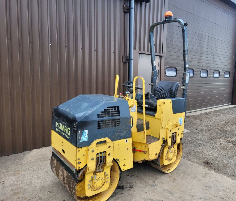 0100: Bomag BW 80 Twin Drum Vibrating Roller, Year 2007, Showing 1,402 Hours (Clock Stopped) &pound;4,000 Plus Vat.