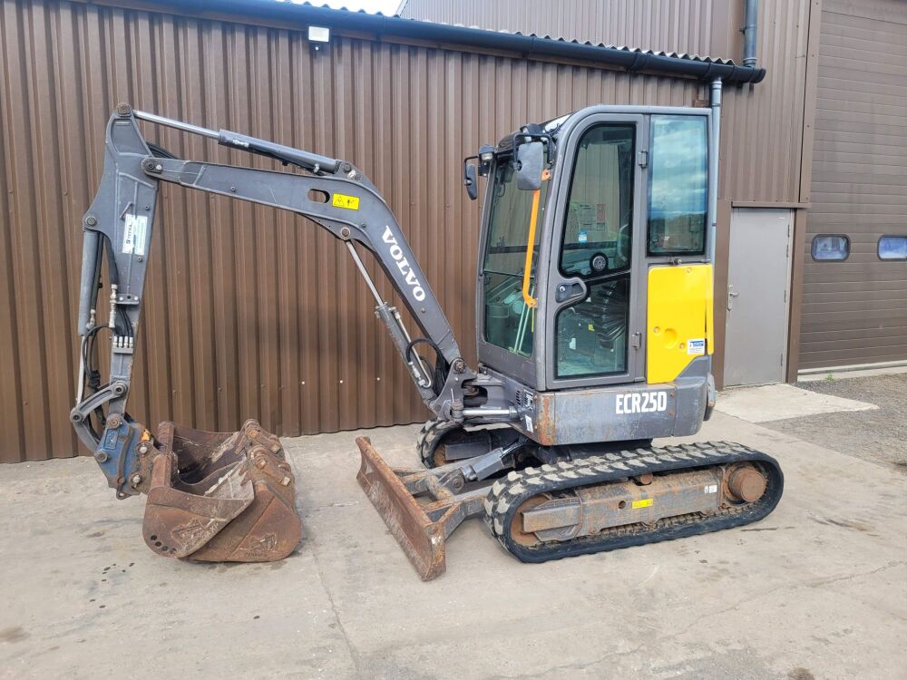 0102: Volvo ECR 25D 2.5 Ton Mini Digger, Year: 2019, 3228 Hours, c/w 3 x Buckets, Quick Hitch,  &pound;16,000 Plus Vat