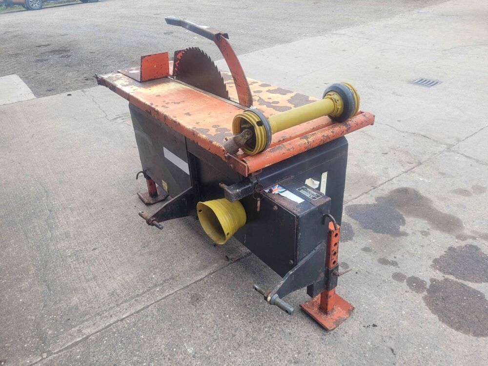 1000: Browns Woodworker PTO Driven Sawbench, Sliding Table, 3 Point Linkage, &pound;1,100 Plus Vat.
