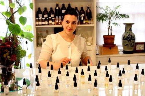 Alex_bespoke_perfume_table Alex_bespoke_perfume_table