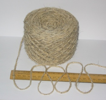 100g 100% undyed British Swaledale Aran knitting / rug wool Natural Cream Grey