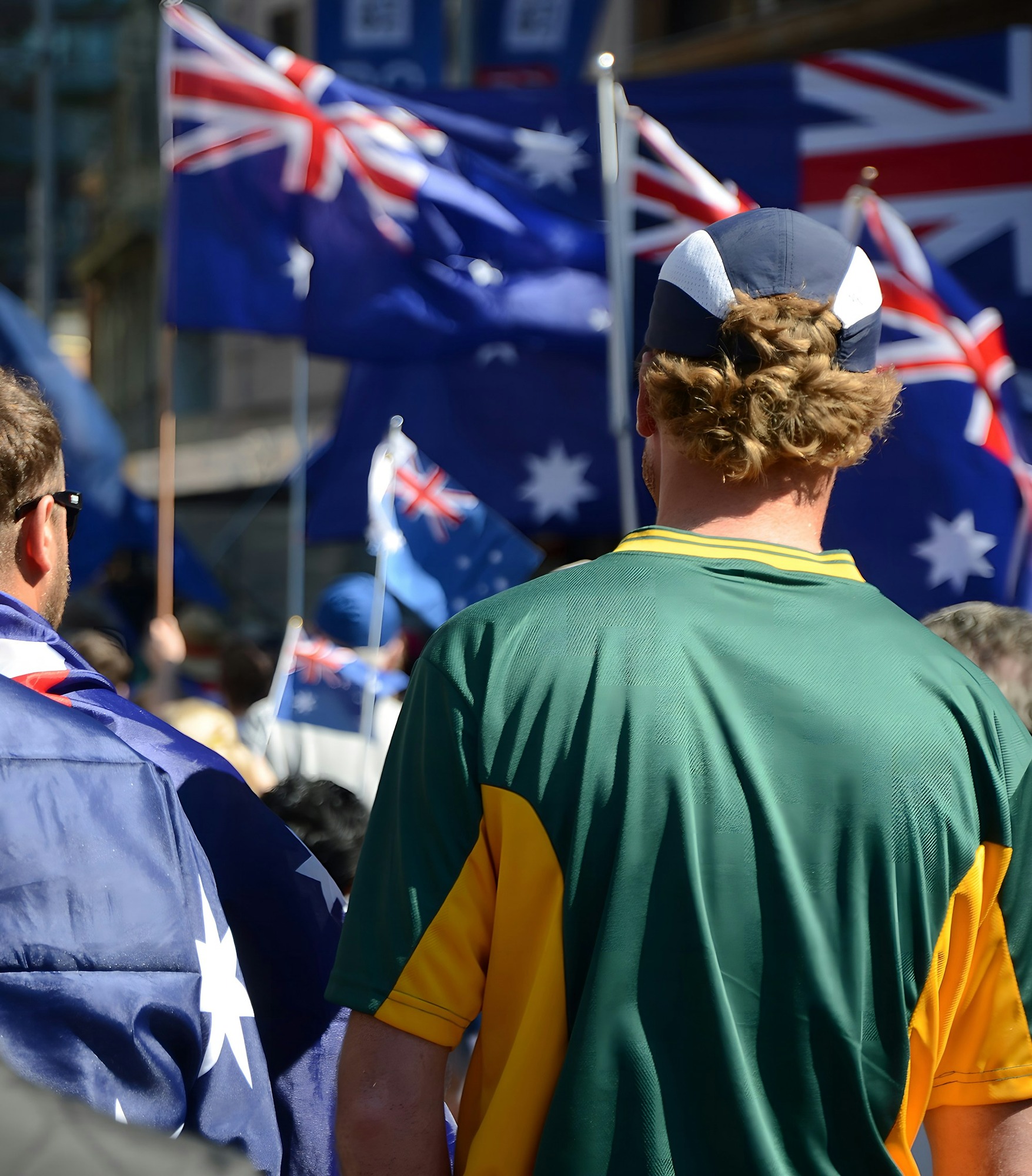 crowd-with-australian-flags-waving-prCdLoXDCyM